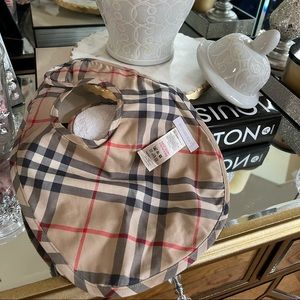 New! Authentic Burberry bib set 🌺